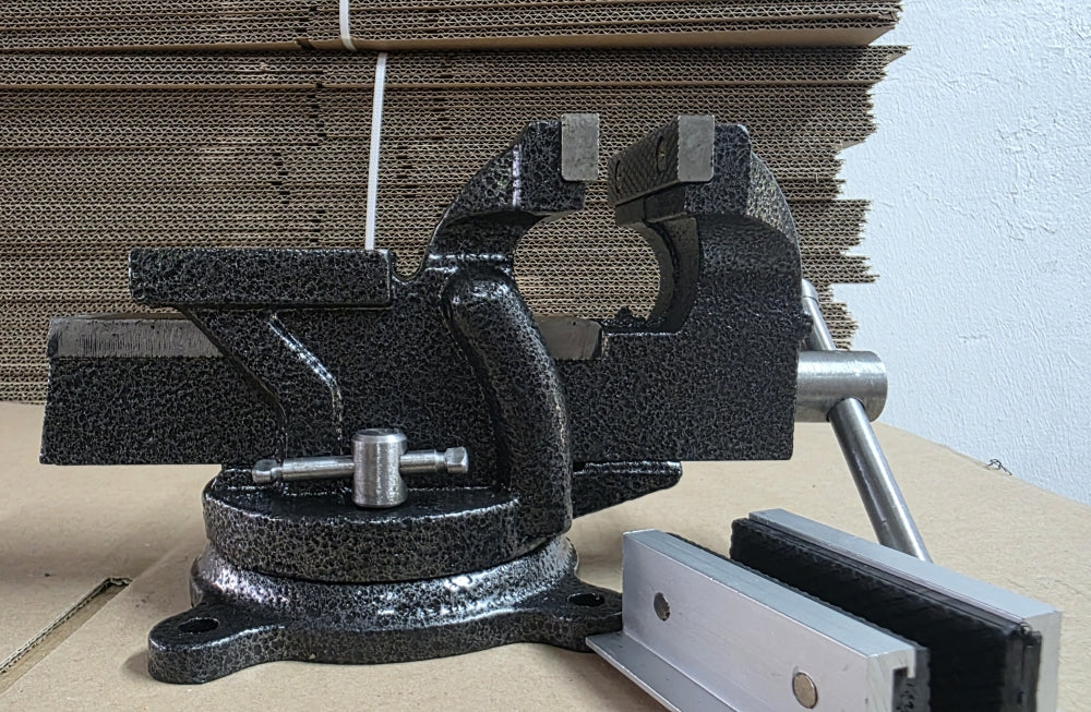 Gusseisen-Schraubstock 75mm mit Schonbacken