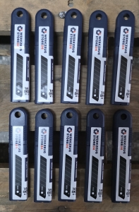 100x-Cuttermesser-Ersatzklingen-18mm-05mm-schwarz