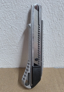 Cuttermesser-Aluminium-Stahl-18mm-silber-Klinge