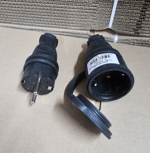 Schutzkontakt-Stecker--Kupplung-Vollgummi-IP44-230V