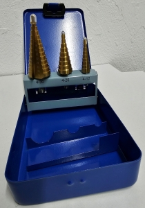 STANFORD-Stufenbohrer-Satz-3-teilig--4-30mm-Titanbeschichtet-in-Metallkassette-02573