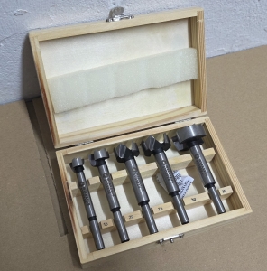 WS24-Forstnerbohrer-Satz-in-Holzkassette-5-teilig--15-35mm