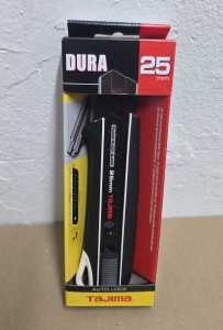 TAJIMA-Cuttermesser-DURA-DC660W-25-mm-RAZAR-BLACK-Auto-Blade-Lock