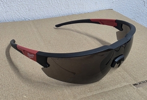 MILWAUKEE-Sonnen-Schutzbrille-getnt