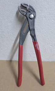 MILWAUKEE-Wasserpumpenzange-mit-Druckknopfverstellung-250mm