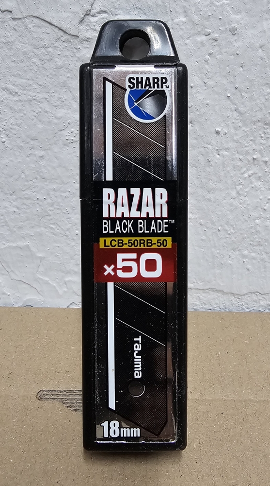 Bild 1 von 50x TAJIMA Cutterklingen schwarz 18mm 'Razar Black Blade'