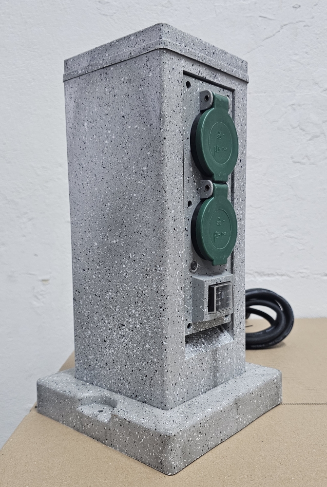 Bild 1 von Außensteckdose in Steinoptik (4-fach) IP44 [zum auswählen]  / (Art) Säule (4 Steckdosen)